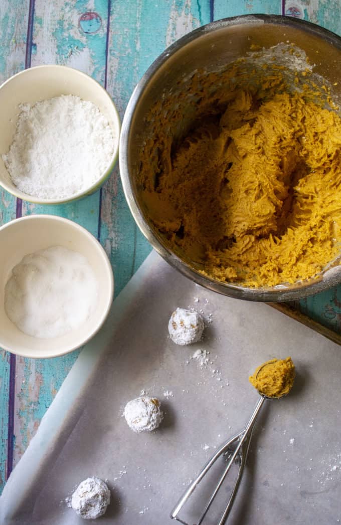 pumpkin crinkle cookies dough