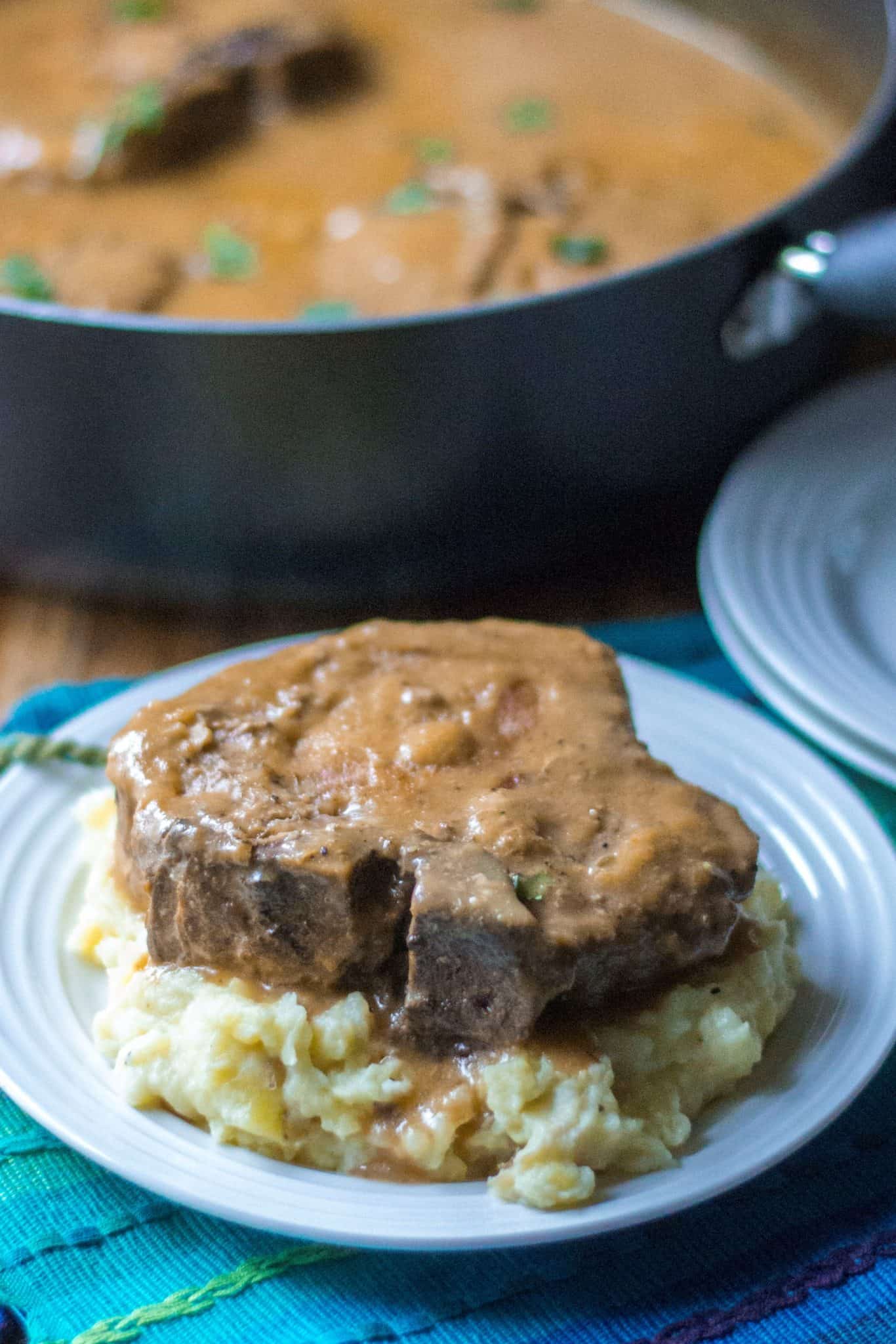 Slow cooker pork chops with sauce