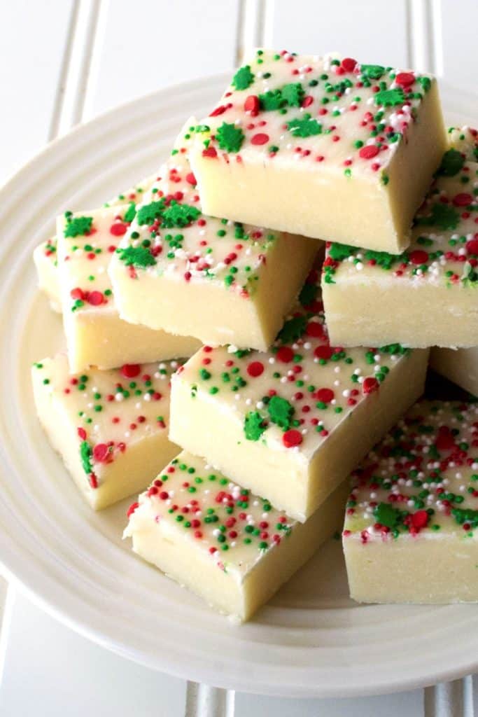 Sugar Cookie White Chocolate Fudge | Sugar Cookie White Chocolate Fudge is an easy, creamy no bake dessert that will be any chocolate lovers dream come true!| Pack Momma | htttps://www.awickedwhisk.com