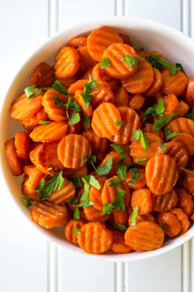 Spicy Honey Glazed Carrots | Spicy Honey Glazed Carrots are sweet with just a hint of spicy and they make the perfect accompaniment to any meal. Talk about the perfect side dish! | Pack Momma | https://www.awickedwhisk.com