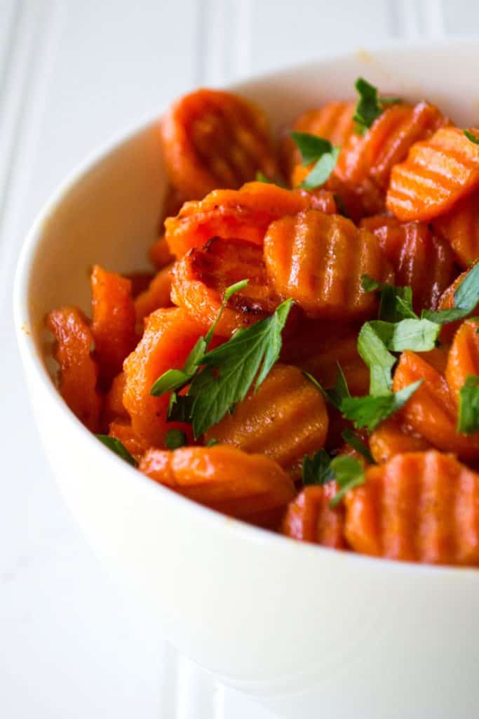 Spicy Honey Glazed Carrots | Spicy Honey Glazed Carrots are sweet with just a hint of spicy and they make the perfect accompaniment to any meal. Talk about the perfect side dish! | Pack Momma | https://www.awickedwhisk.com