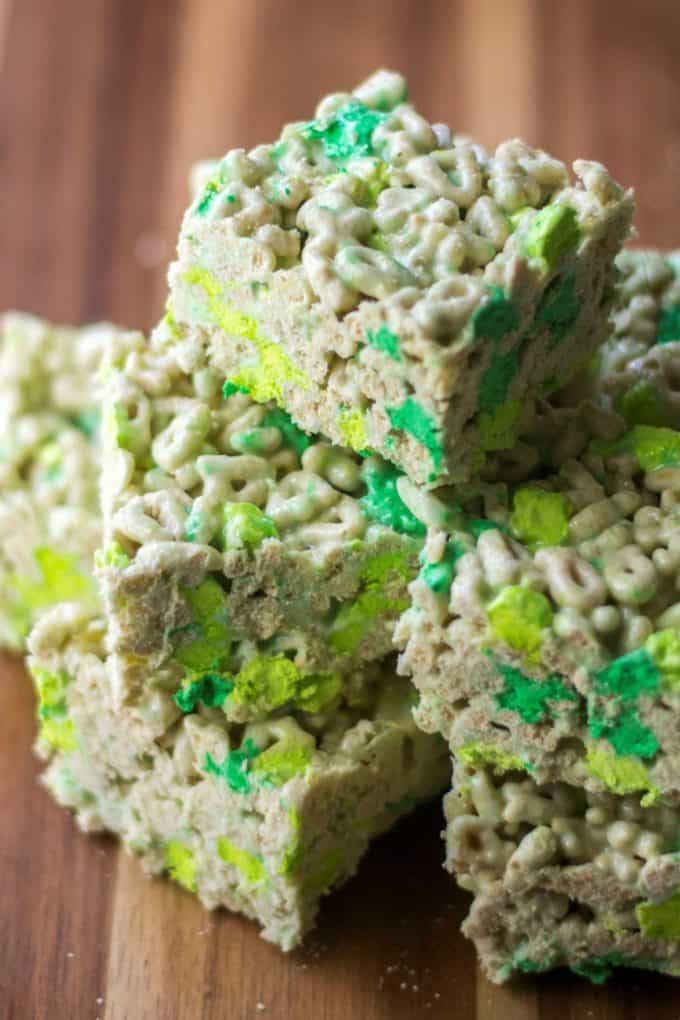 Lucky Charms Marshmallow St. Patrick's Day Cereal Treat Bars, 8 ct / 6.8 oz  - Fry's Food Stores