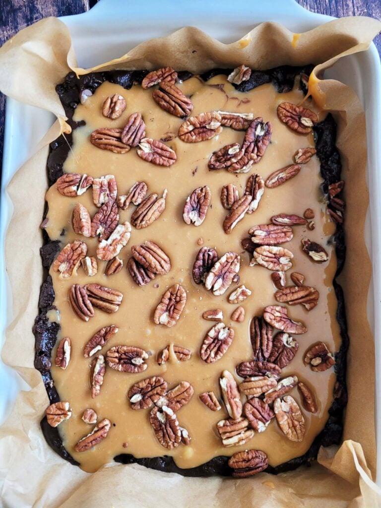 middle layer of turtle brownies