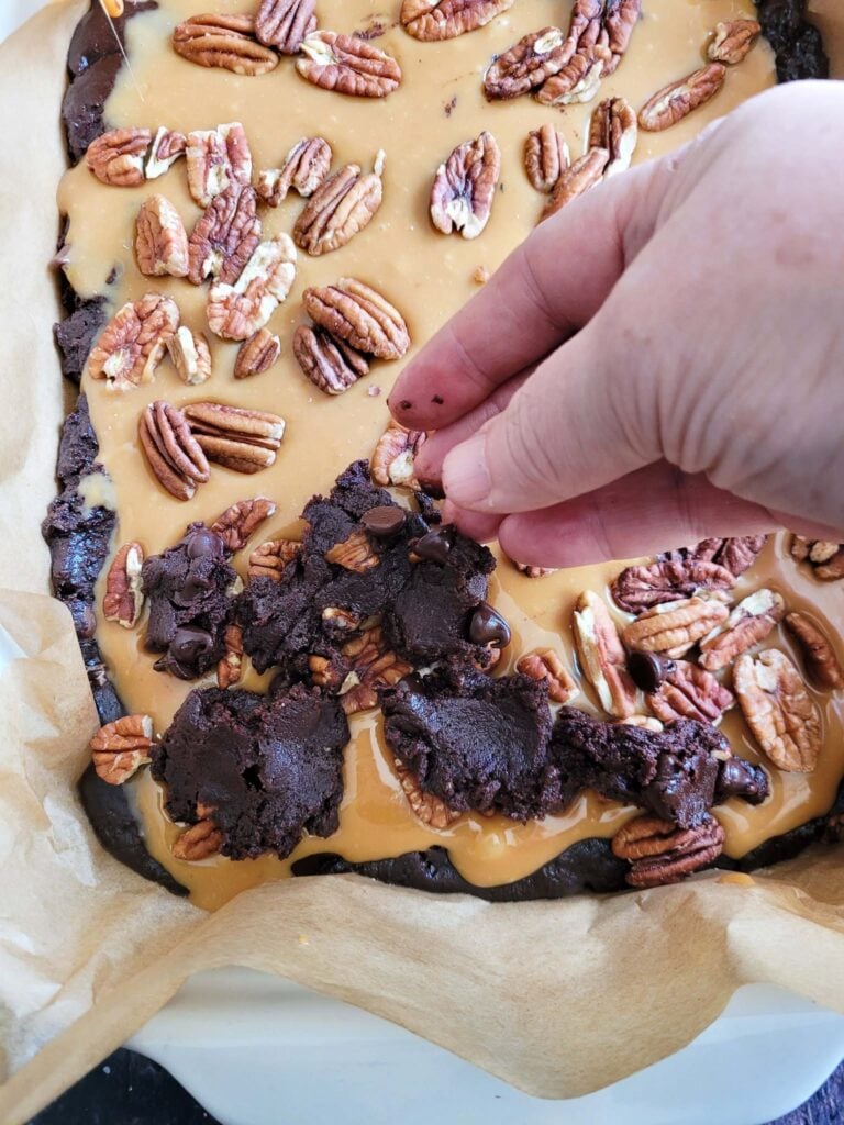 adding top layer of brownie