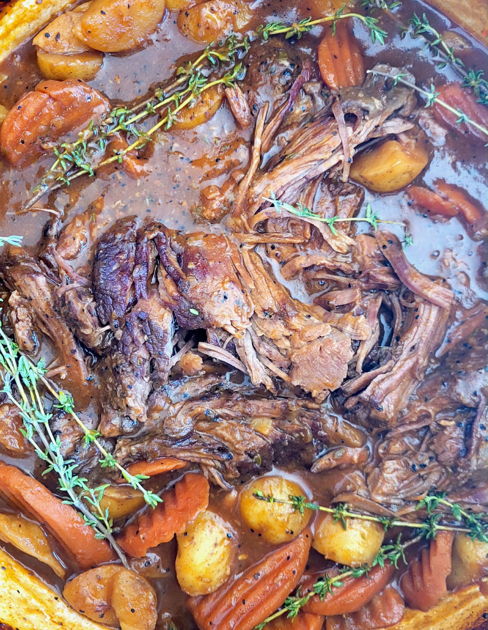 Dutch Oven Chuck Roast with Potatoes and Carrots (Easy Pot Roast Recipe ...
