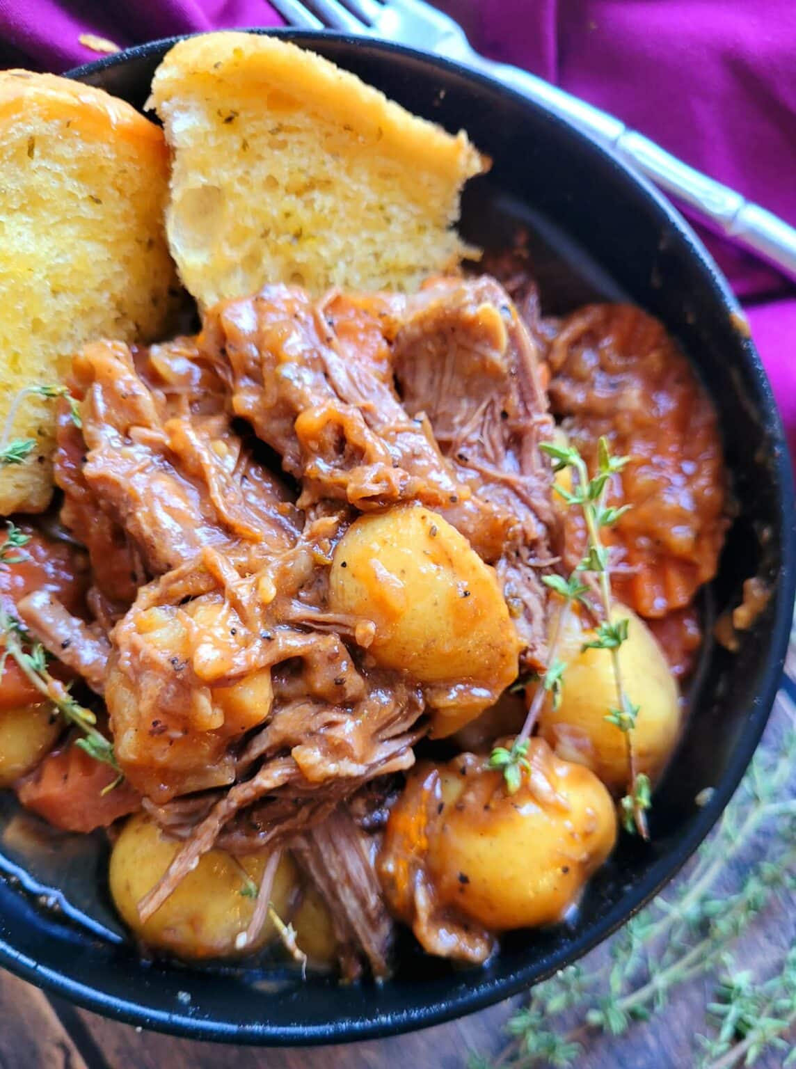 Dutch Oven Chuck Roast with Potatoes and Carrots (Easy Pot Roast Recipe ...