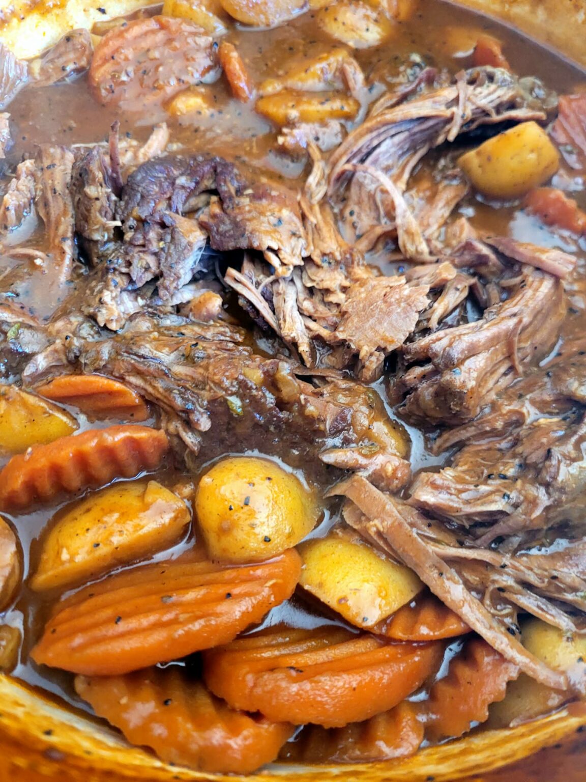 Dutch Oven Chuck Roast with Potatoes and Carrots (Easy Pot Roast Recipe ...