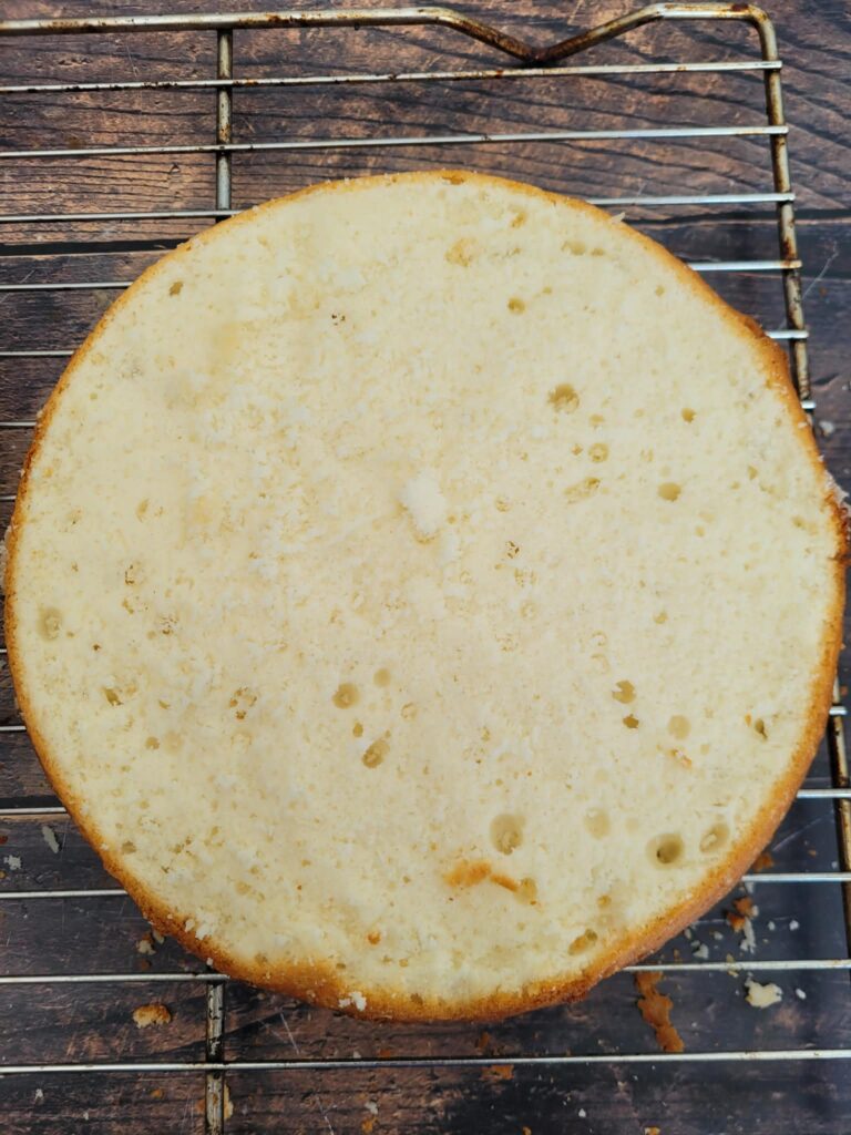 slicing cakes for chantilly